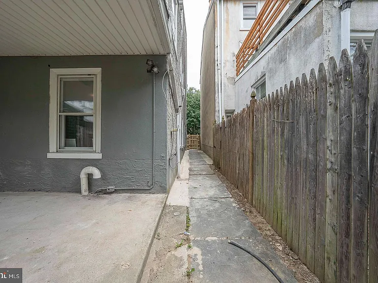 201 Dupont St — Photo 56