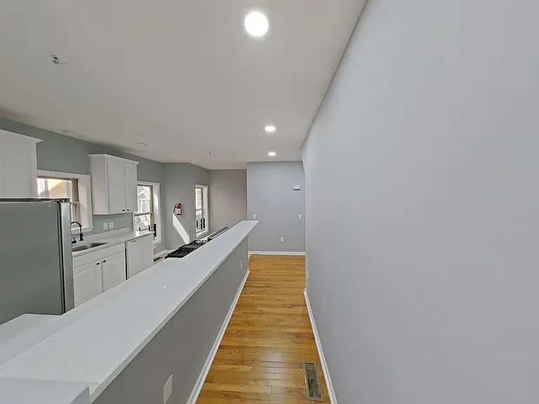 1831 W Diamond St — Photo 11