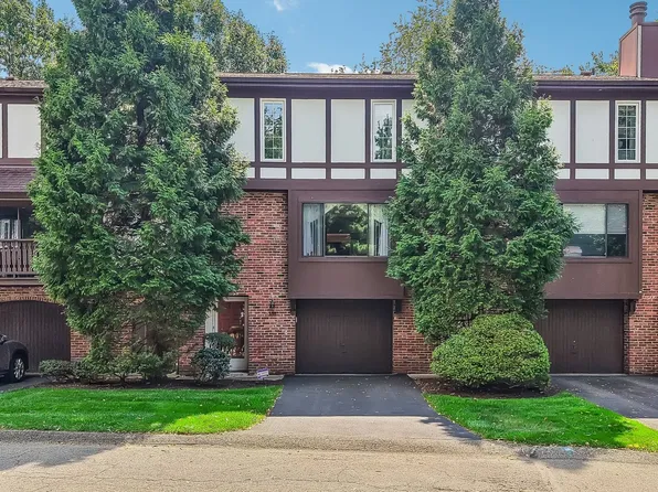 330 Woodbridge Dr, Pittsburgh, PA 15237