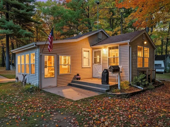 N7805 Noquebay Rd, Crivitz, WI 54114
