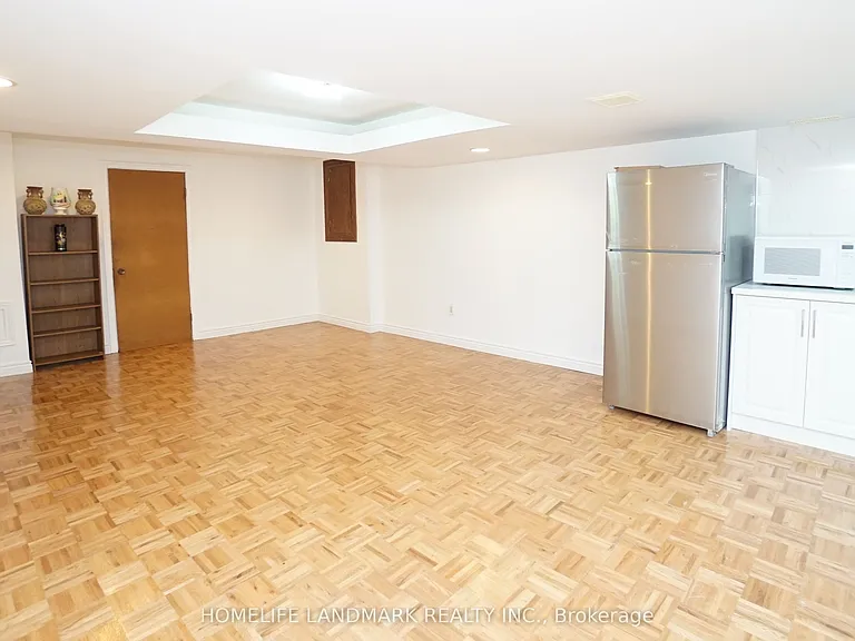 594 Queen Victoria Dr #GOUND BASEMENT — Photo 23