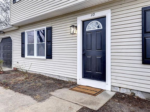 2nd image of 10 Ridgemont Cir