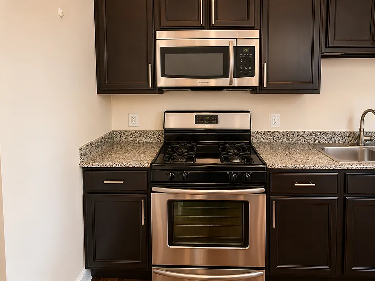 1033 E 46th St #403 — Photo 9