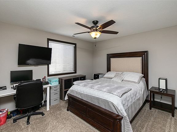 5th image of 309 Evergreen Dr NW