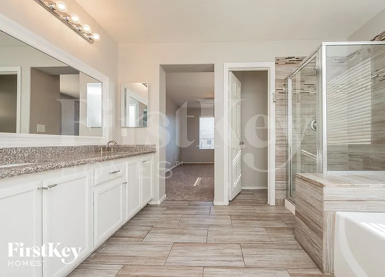 1708 Mizzenmast Ave — Photo 9