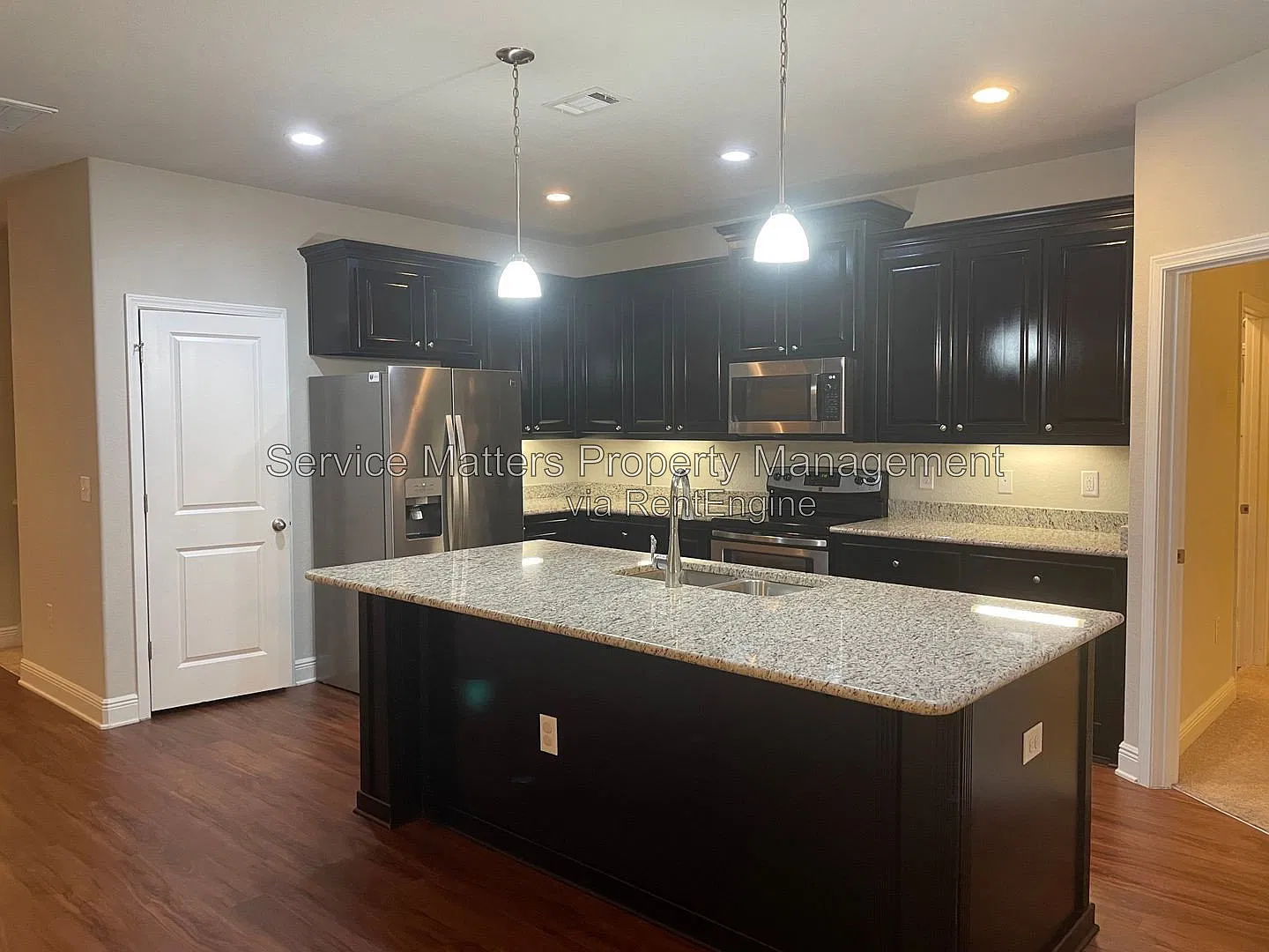 4 bed, 3.0 bath, 2292 sqft, $2,200 — Photo 4