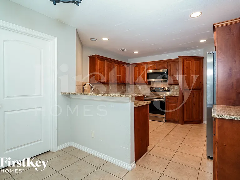 104 Abbey Rd — Photo 10