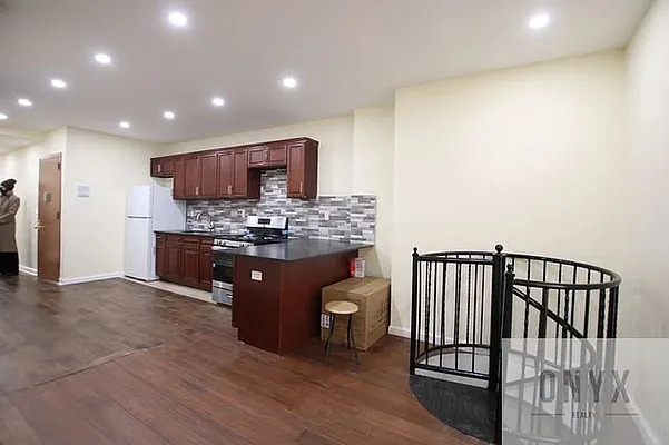 Rented by Onyx | media 21