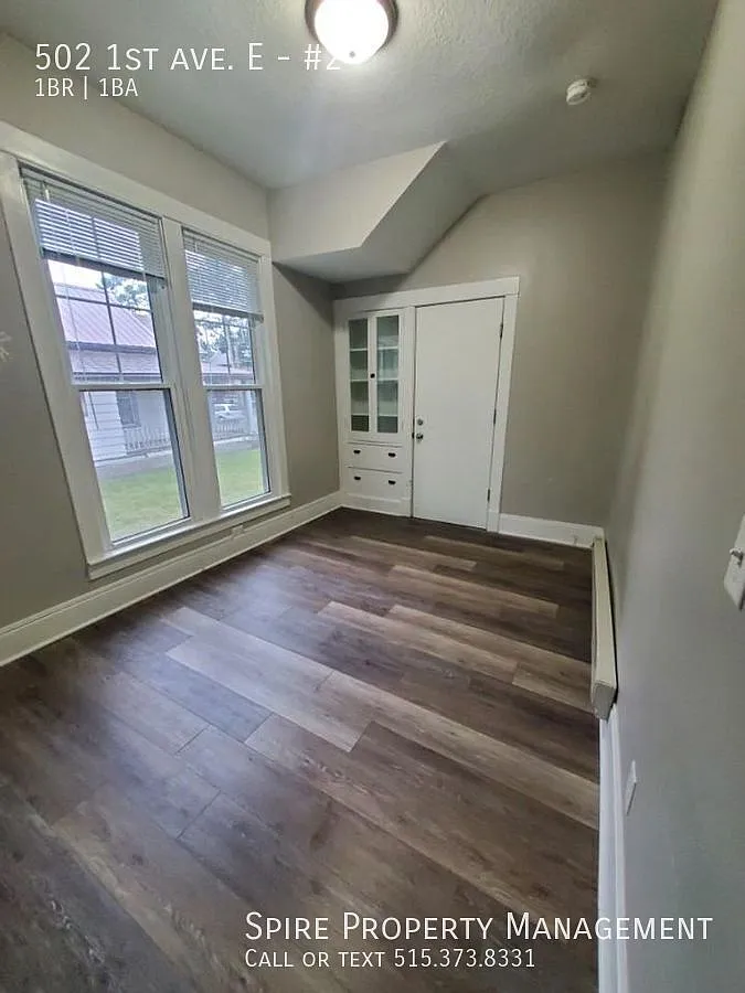Conveniently located 1 bed unit with great natural light — Photo 1