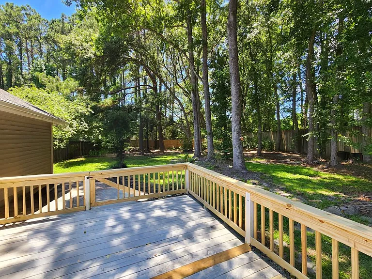 733 Woodland Pointe Pl — Photo 21