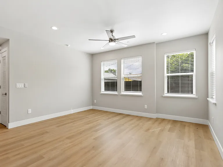 1823 Victorian Aly #2 — Photo 18