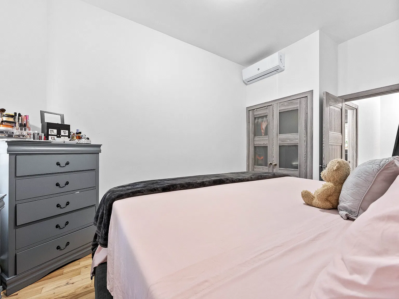 3 bed, $3,200 — Photo 4