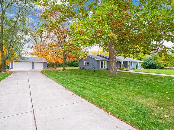 3rd image of 14415 Dixon Ln