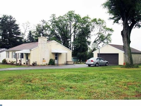 4th image of 807 W Kings Hwy