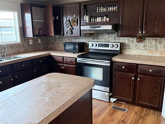 2nd image of 2105 Lazy Pines Dr