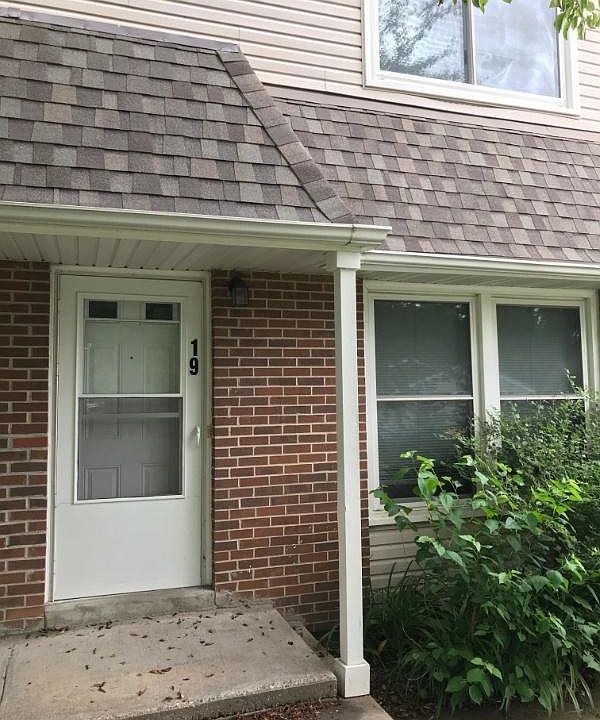 1st image of 19 Camelot Dr