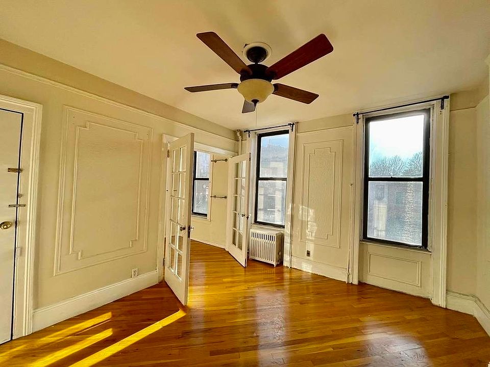 1st image of 257A 20th St #2