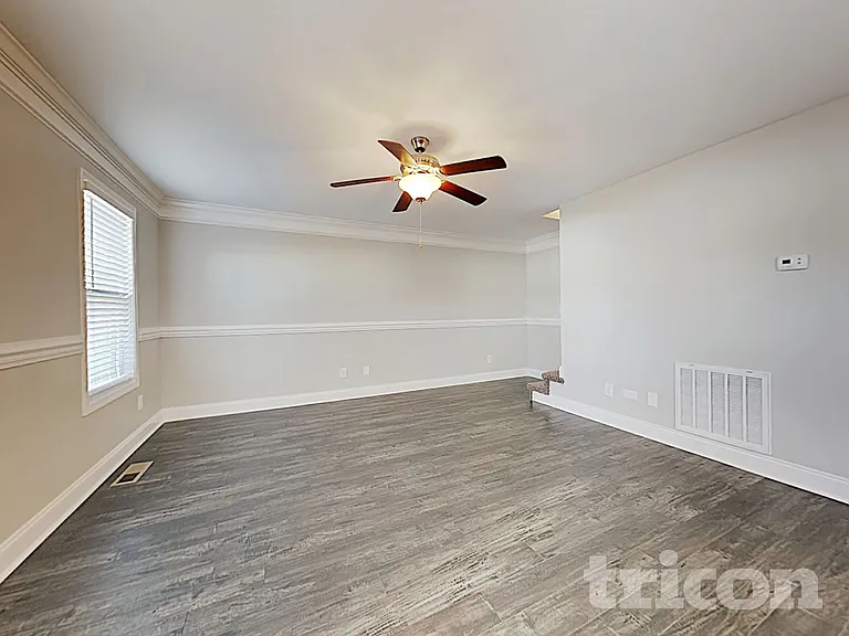 513 Sourwood Dr — Photo 2