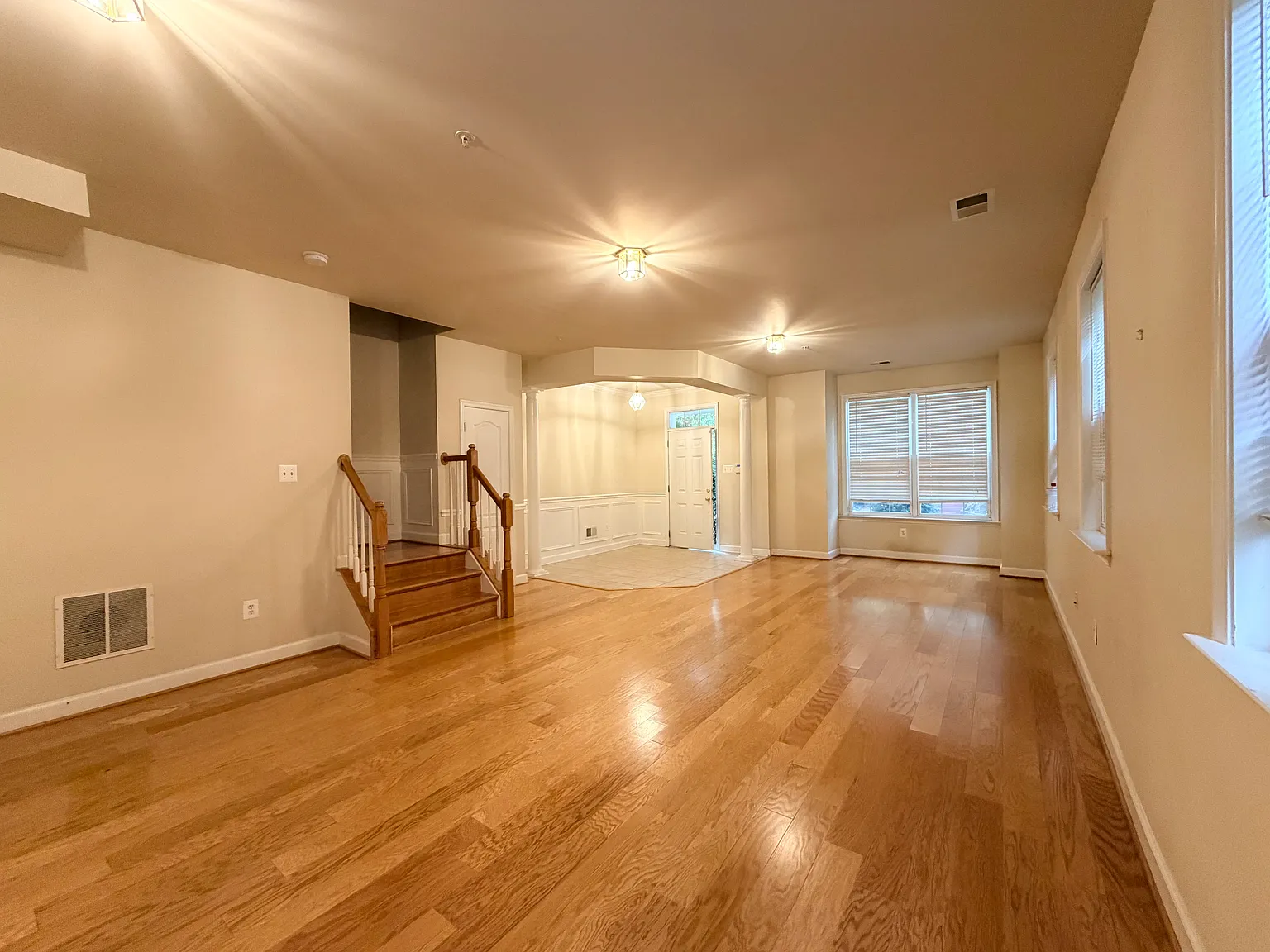 3 bed, 3.5 bath, 2728 sqft, $3,900 — Photo 4