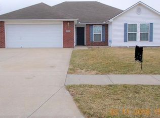 422 SW Graystone Dr, Grain Valley, MO 64029