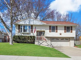 3288 W Knox Dr, Freeport, IL 61032