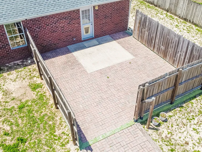 2104 Frontera St — Photo 11