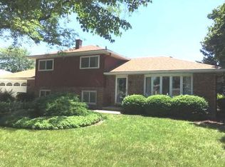 1551 W Goldengate Dr, Addison, IL 60101