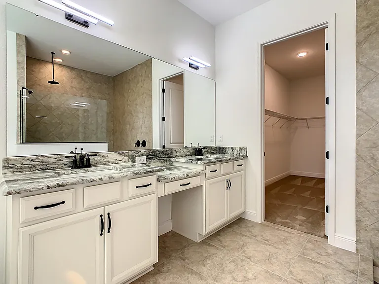 15707 Vetta Dr — Photo 35