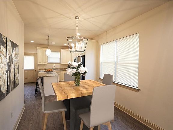 3rd image of 506 A B Mayflower Dr