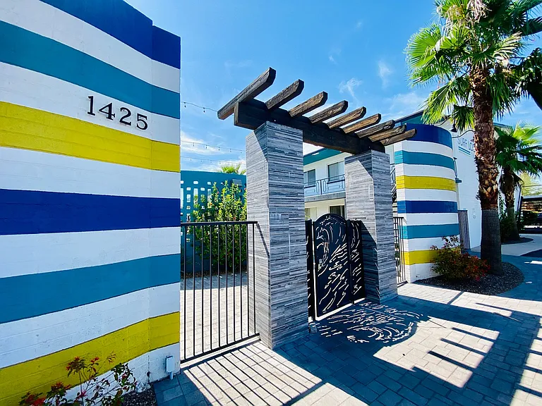 1 and 2 Bedrooms Great Location with Community Pool and Onsite Laundry! 1/2 of Mile from U of A — Photo 9