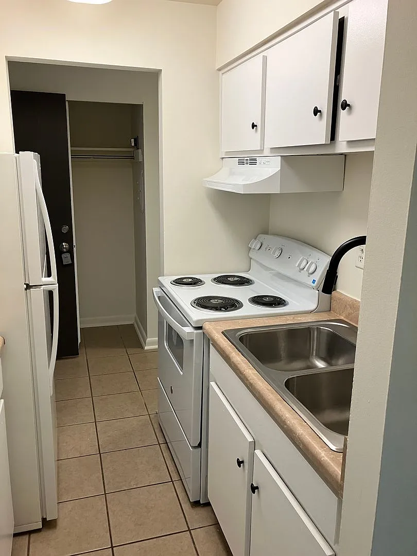Convenient & Newly Updated 1-Bedroom Apartment Available Now! — Photo 3
