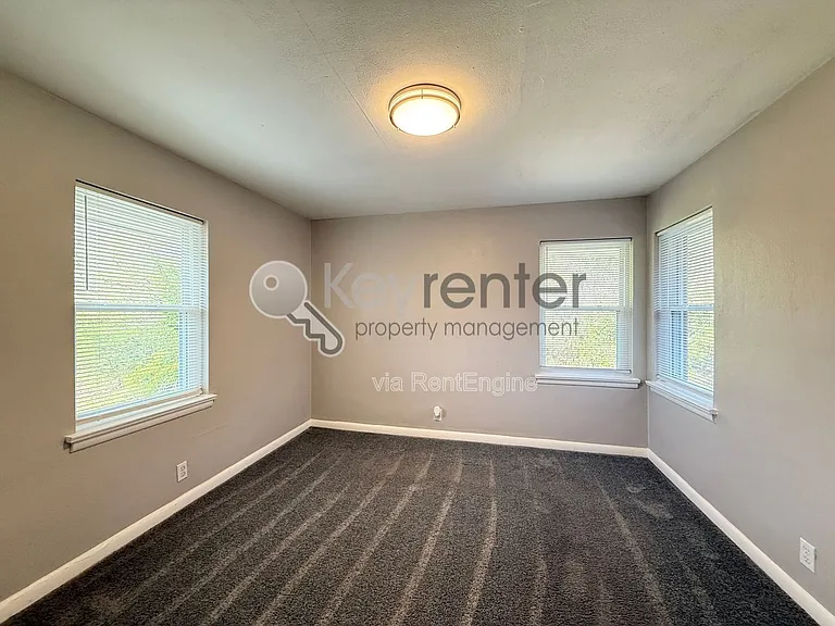 305 Sunrise Ln #C — Photo 3