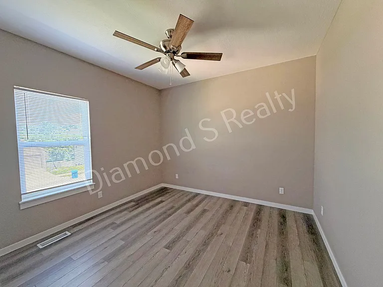2124 N Bradbury Ln — Photo 17