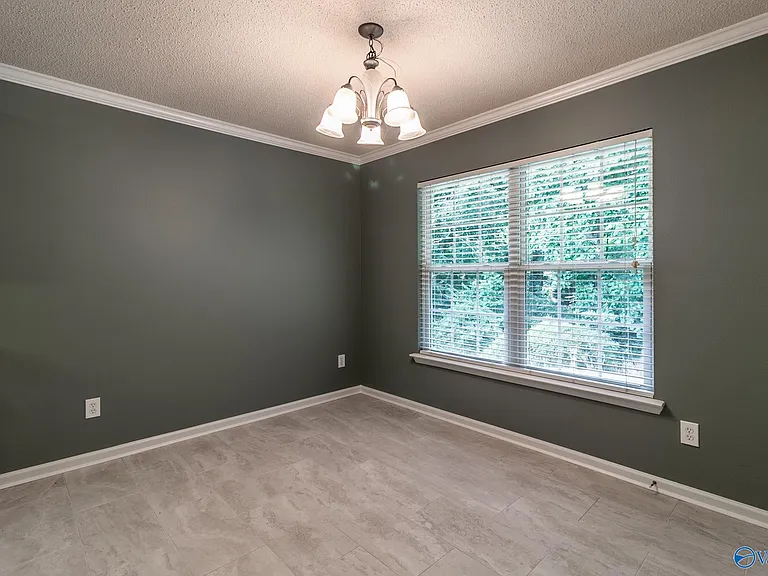 124 Wittington Ln — Photo 9