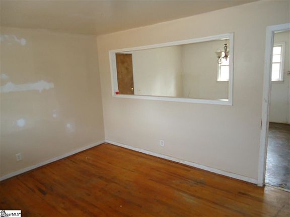 2nd image of 211 Bluff Dr