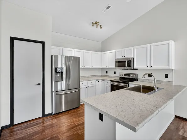 950 67th St Unit 120, West Des Moines, IA 50266