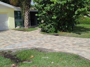 105 Causeway Blvd, Belleair Beach, FL 33786