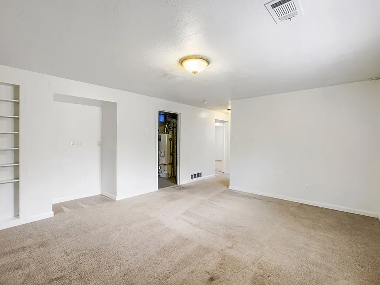 301 Moss St — Photo 6