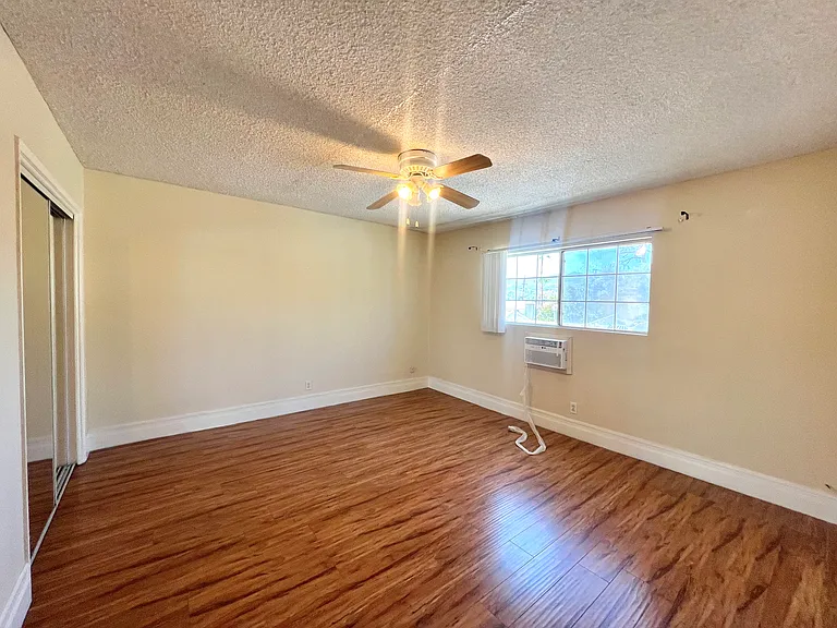1035 Western Ave #4 — Photo 10