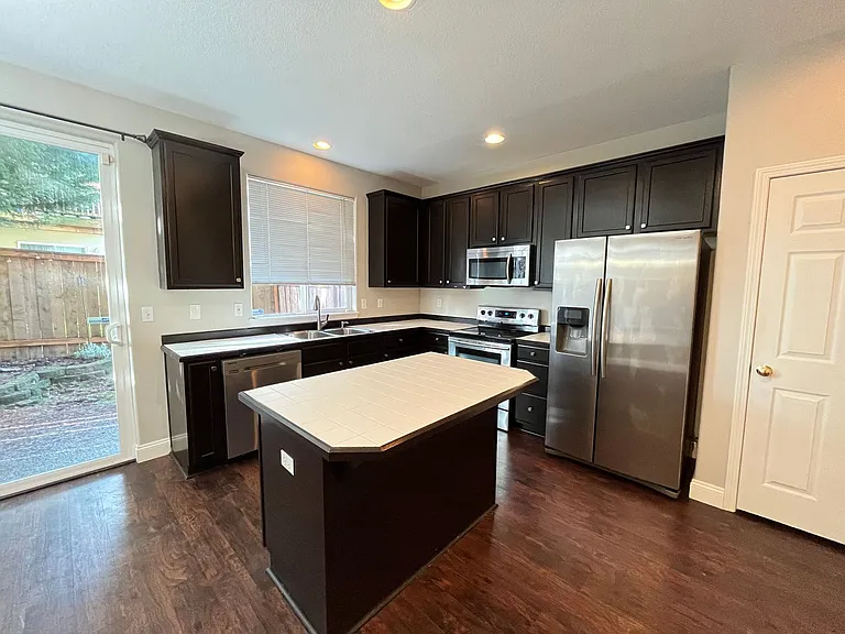 767 SW 198th Pl — Photo 5
