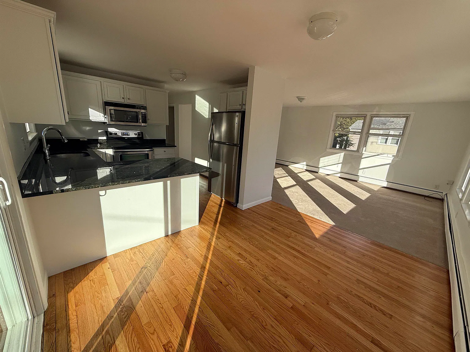 2 bed, 1.0 bath, 938 sqft, $2,500 — Photo 3