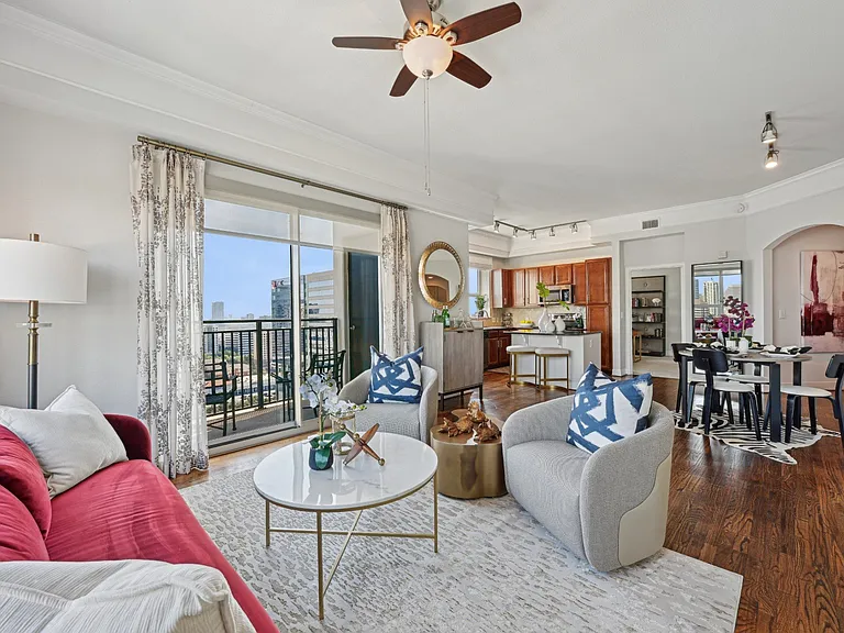 Dominion Post Oak — Photo 10