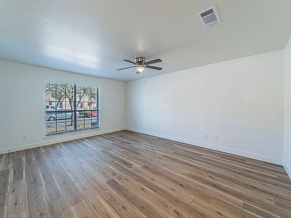 4th image of 317 Jennifer Ct