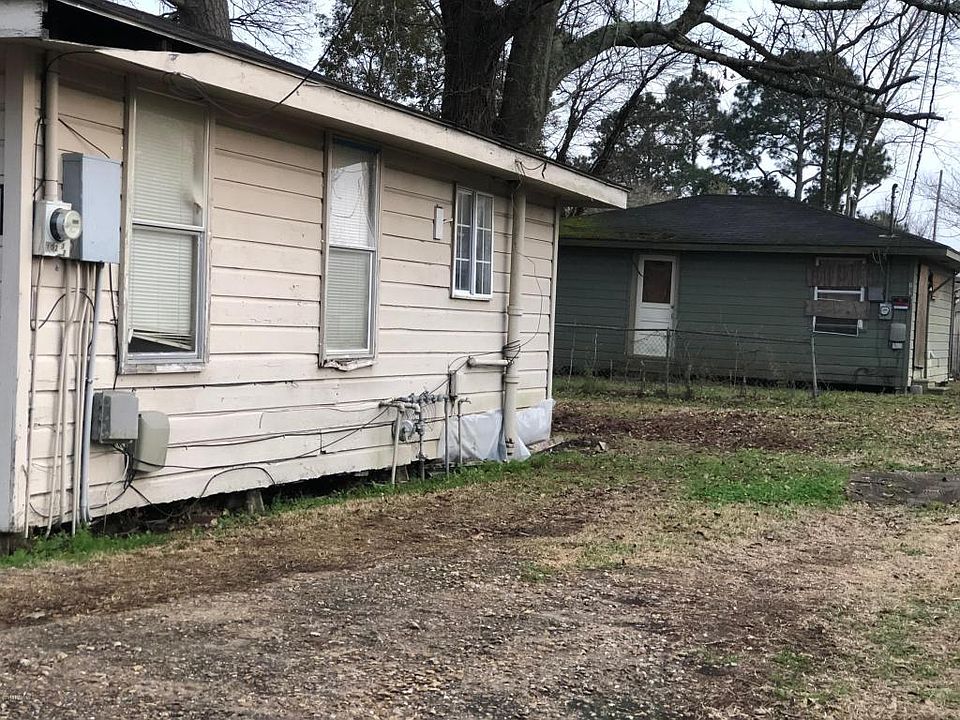 2nd image of 102 1/2 Clara St