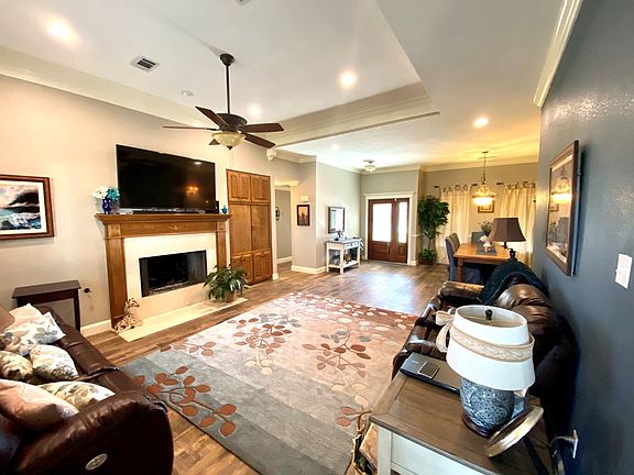 2nd image of 2304 Oak N