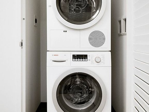 5th image of 70 Pine St APT 4202