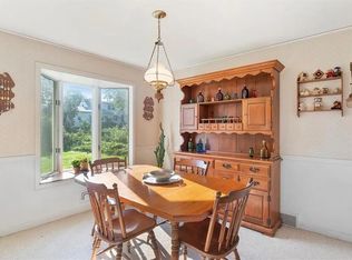 380 Woodcroft Dr, Rochester, NY 14616