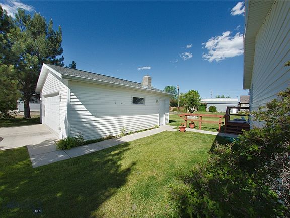 3rd image of 121 6th Ave E