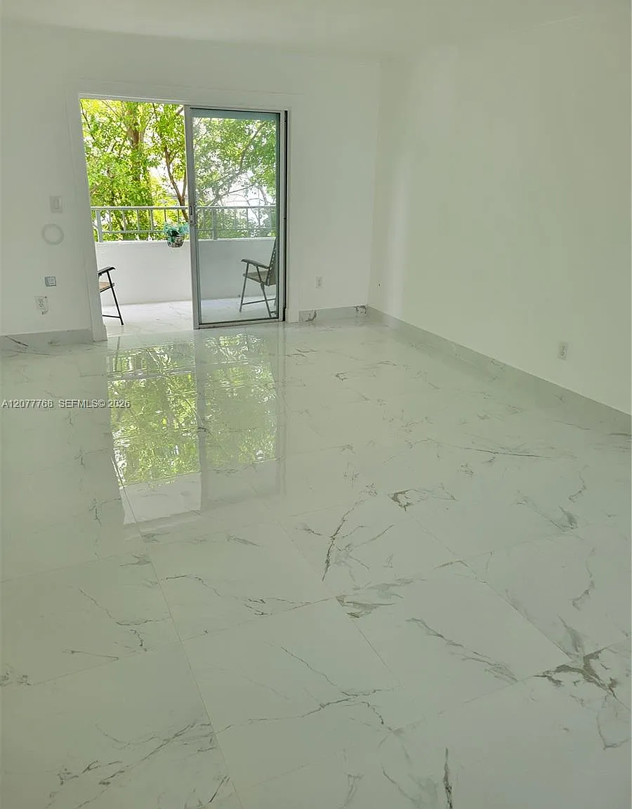 Lincoln Place Residences — Photo 4