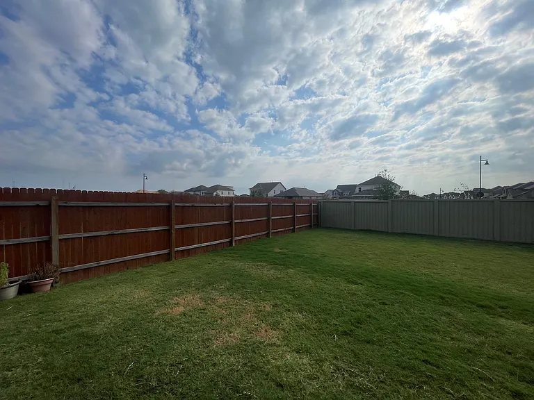 148 Bennington Dr — Photo 12